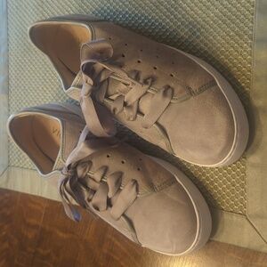 Vionic size 7 tennis shoes